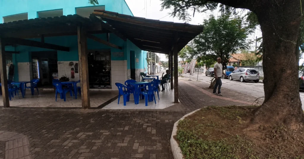 Comerciantes ficam sem luz e ruas são interditadas no Centro