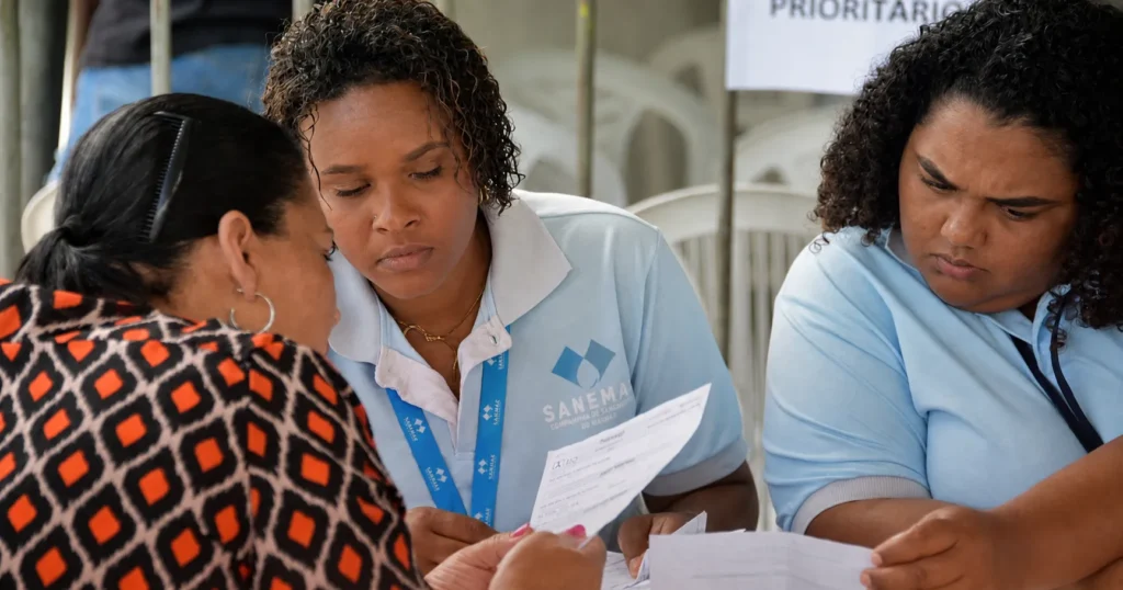 Mutirão em Maricá facilita acesso da população a benefícios de saneamento