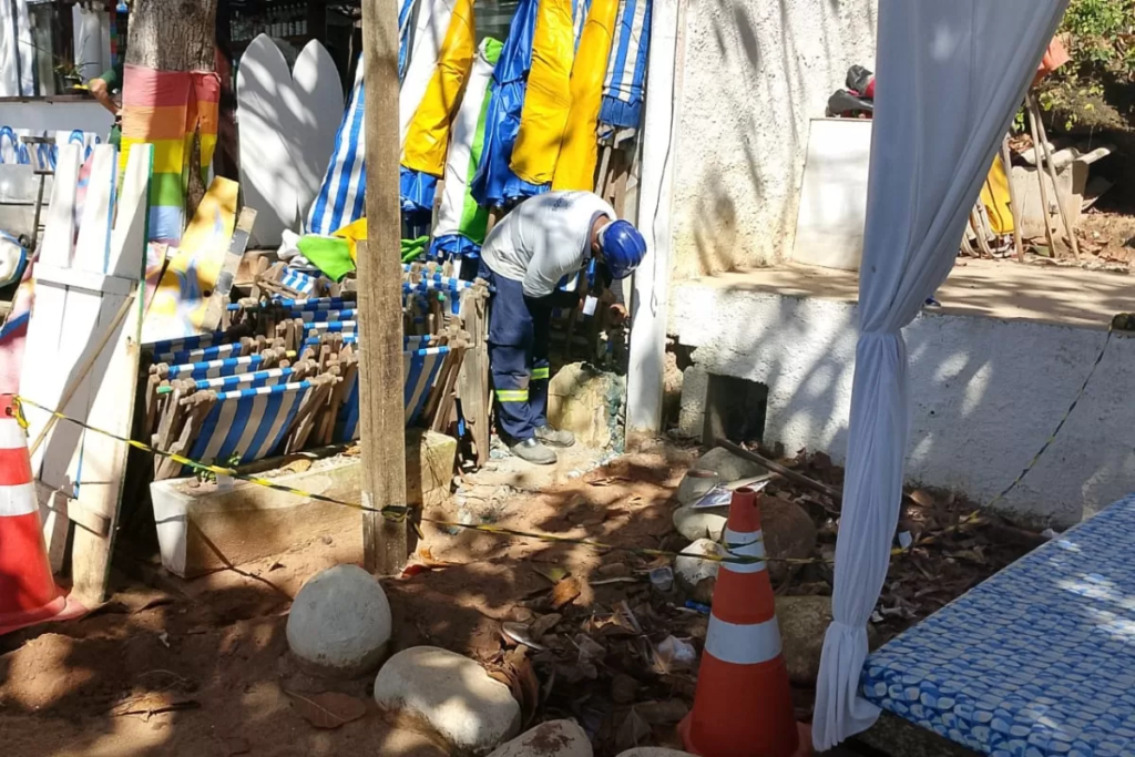 Ligação irregular de água é encontrada em quiosque de Búzios durante fiscalização