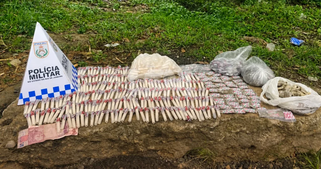 Dupla do Jardim Catarina é detida com drogas durante operação da PM em Itaboraí