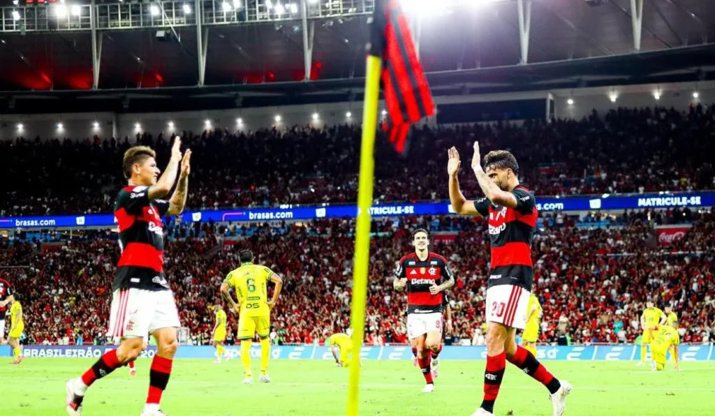 Flamengo vence o Mirassol por 2 a 0 e fica a um ponto da liderança do Brasileirão