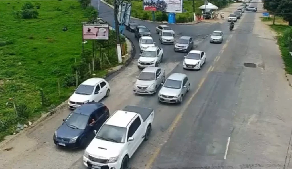 Volta do feriadão deixa trânsito lento na RJ-106, em Maricá